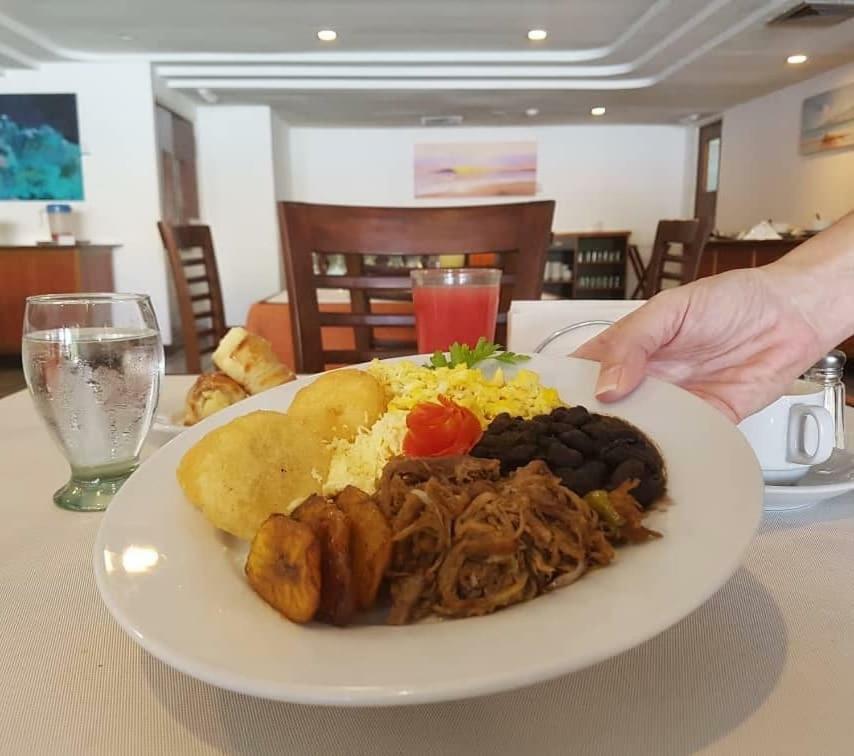 Hotel Cristina Suites Puerto La Cruz 외부 사진