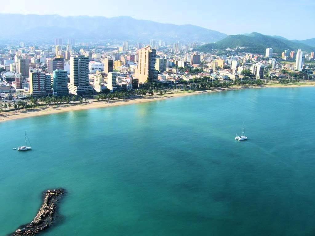 Hotel Cristina Suites Puerto La Cruz 외부 사진